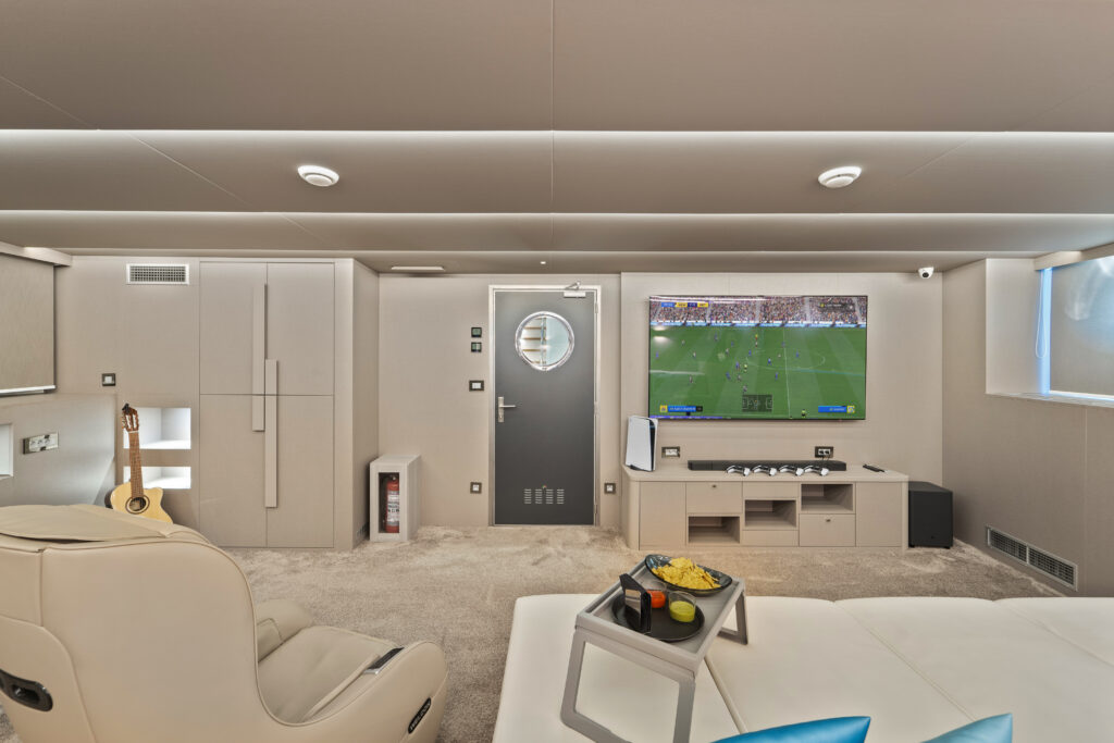 559075448-freedom-interior-9