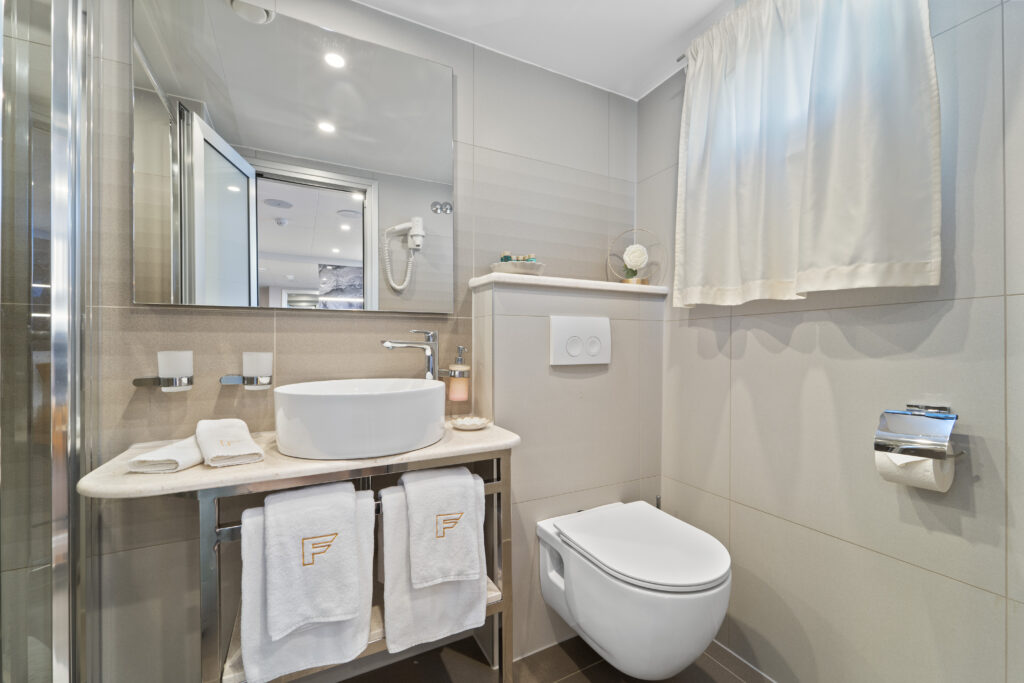 559075506-freedom-interior-12