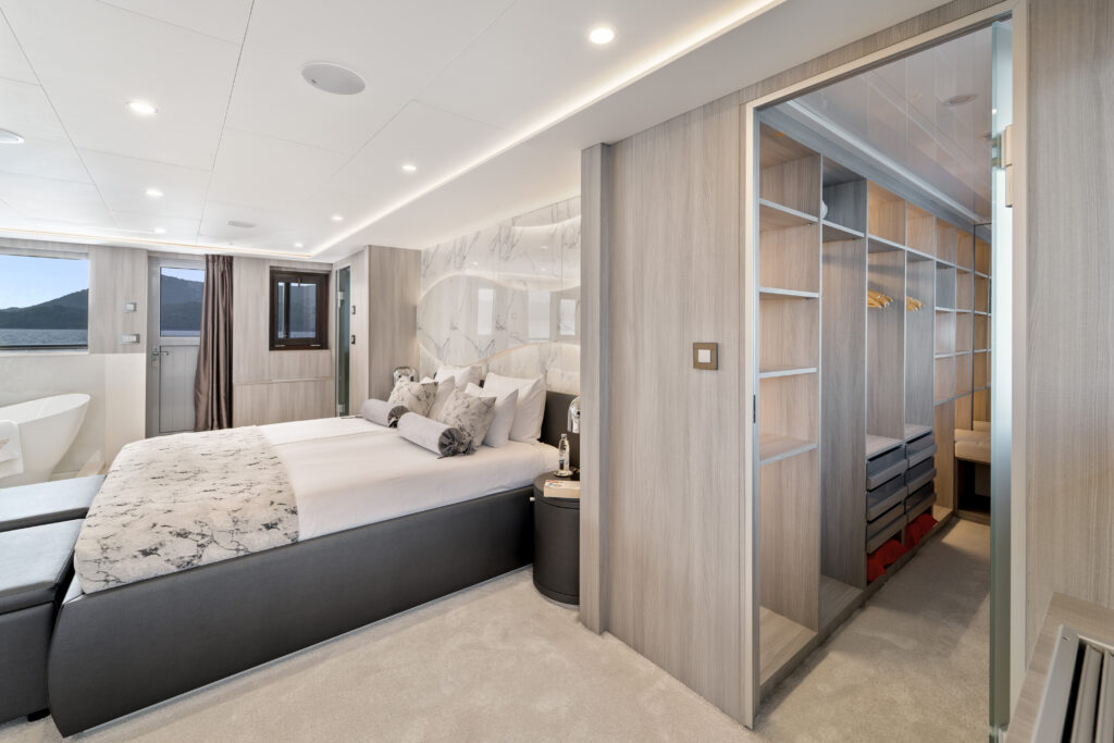 559075822-freedom-interior-23