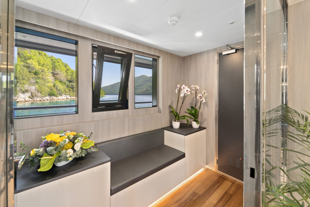 559075967-freedom-interior-28