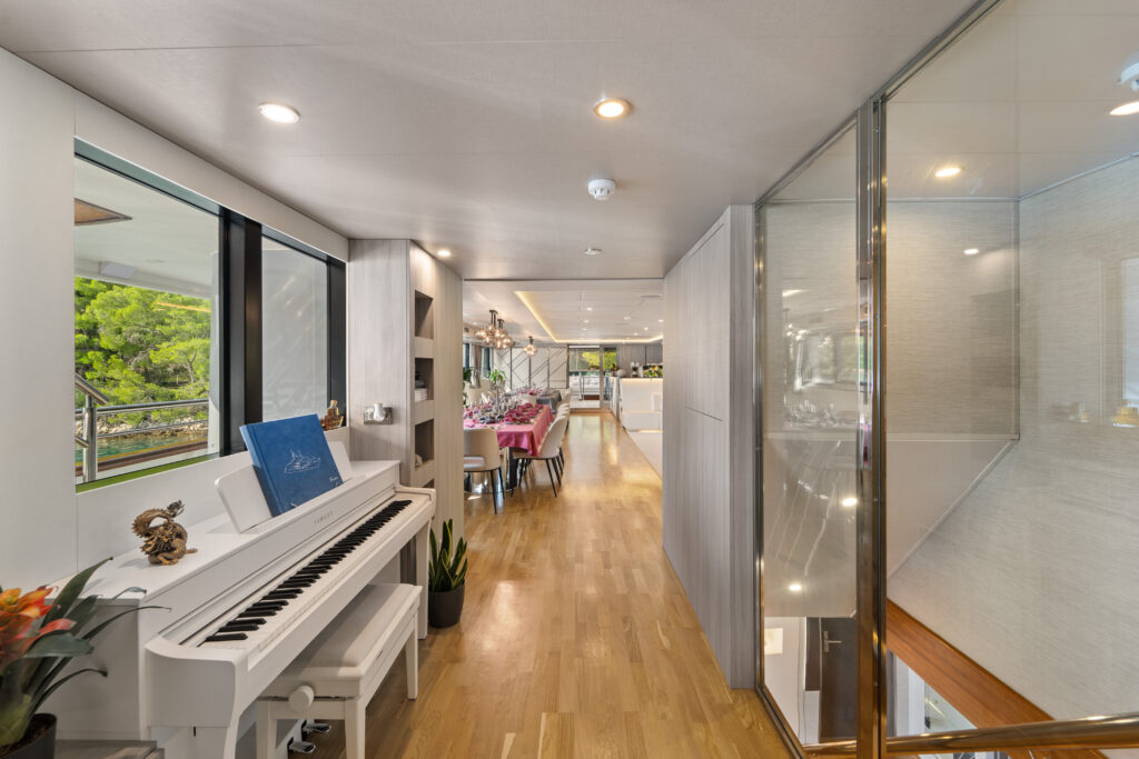 559076153-freedom-interior-35