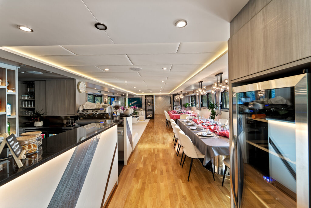559076225-freedom-interior-38
