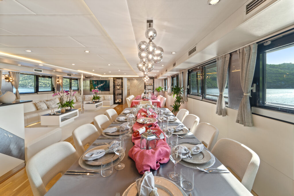 559076244-freedom-interior-39