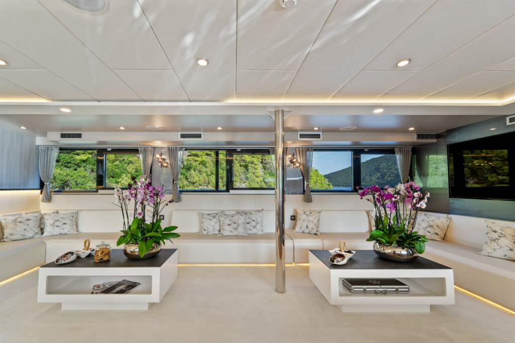 559076305-freedom-interior-41
