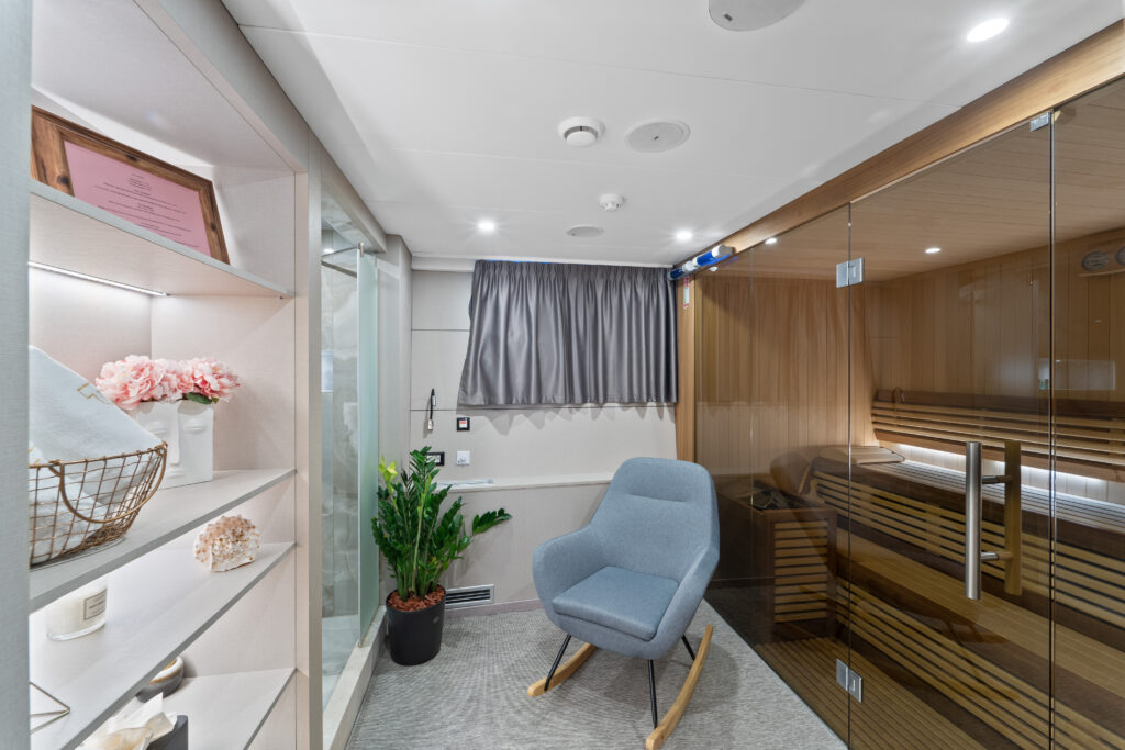 559076341-freedom-interior-43