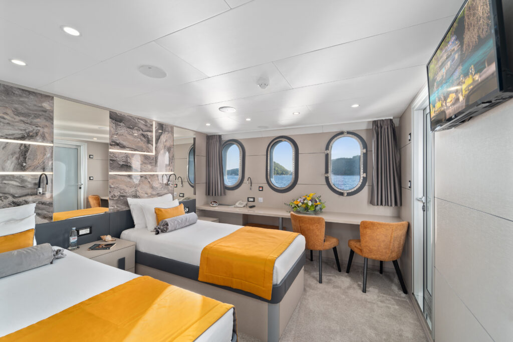 559076429-freedom-interior-46