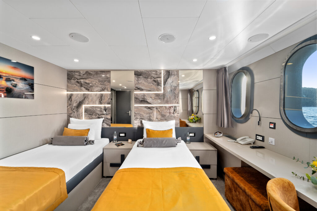 559076450-freedom-interior-47