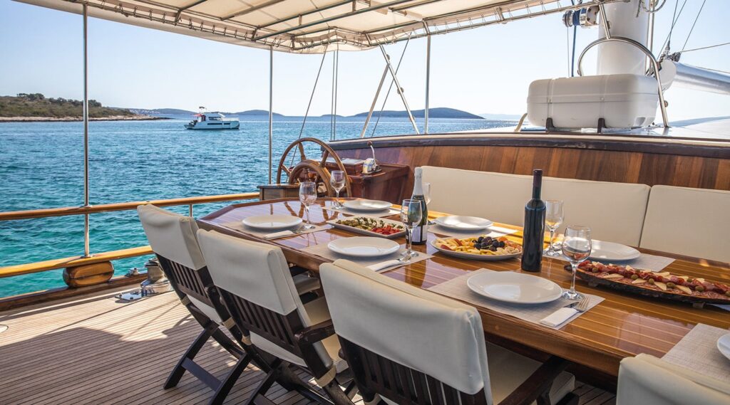 ANDI STAR Aft deck (3)