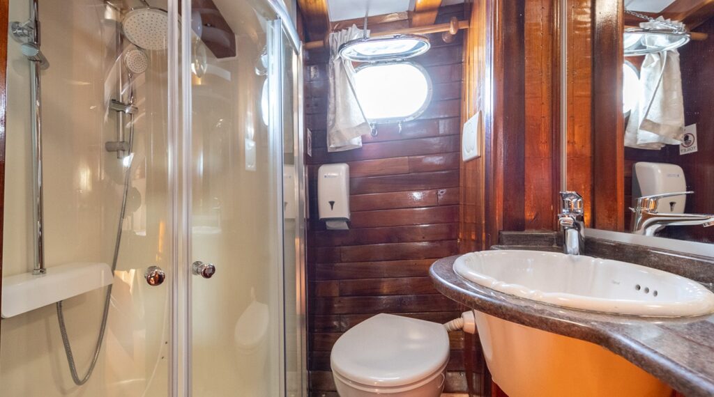 ANDI STAR Bathroom (3)