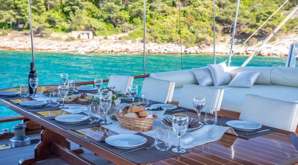 ANDI STAR Dining area on Aft deck (2)