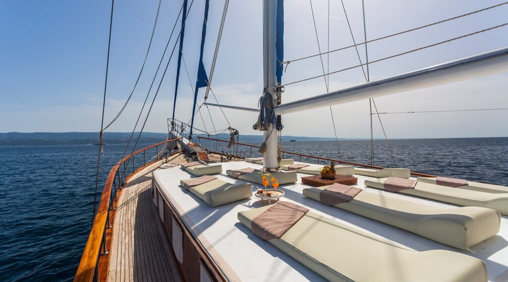 ANDI STAR Sun deck (2)
