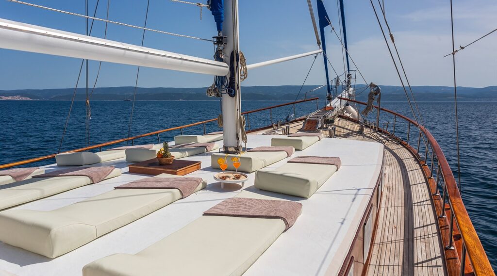 ANDI STAR Sun deck (3)