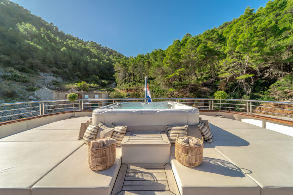 561108920-freedom-exterior87