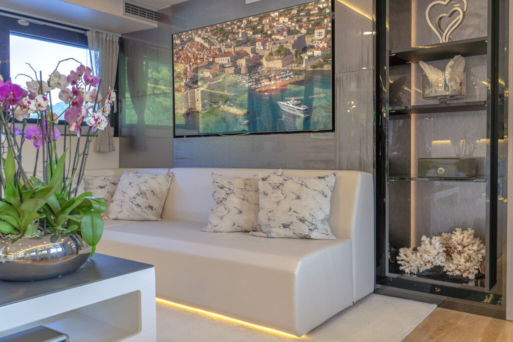 561116863-freedom-interior-92