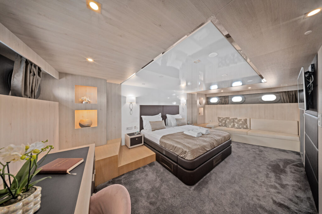 66. DALMATINO VIP stateroom - Lower deck