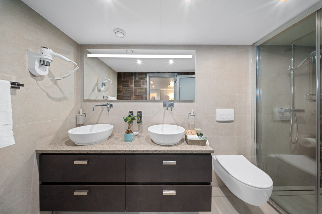 69. DALMATINO VIP stateroom en suite - Lower deck